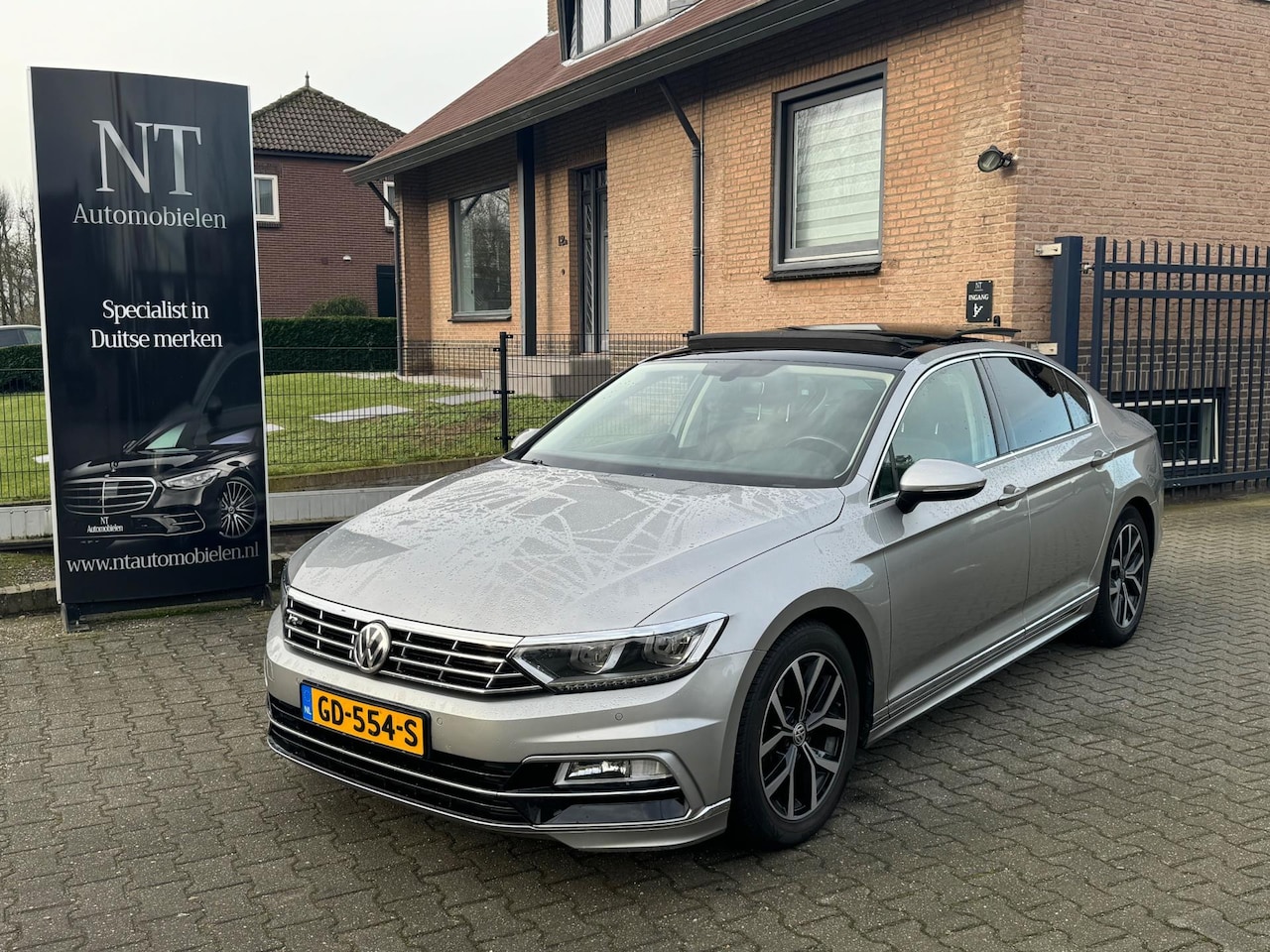 Volkswagen Passat - 1.6 TDI Business Edition R Adaptive|Camera|Pano| - AutoWereld.nl