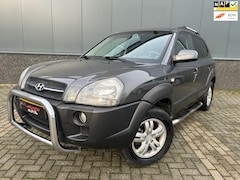 Hyundai Tucson - 2.0i Style LEER , CLIMA , ENZ