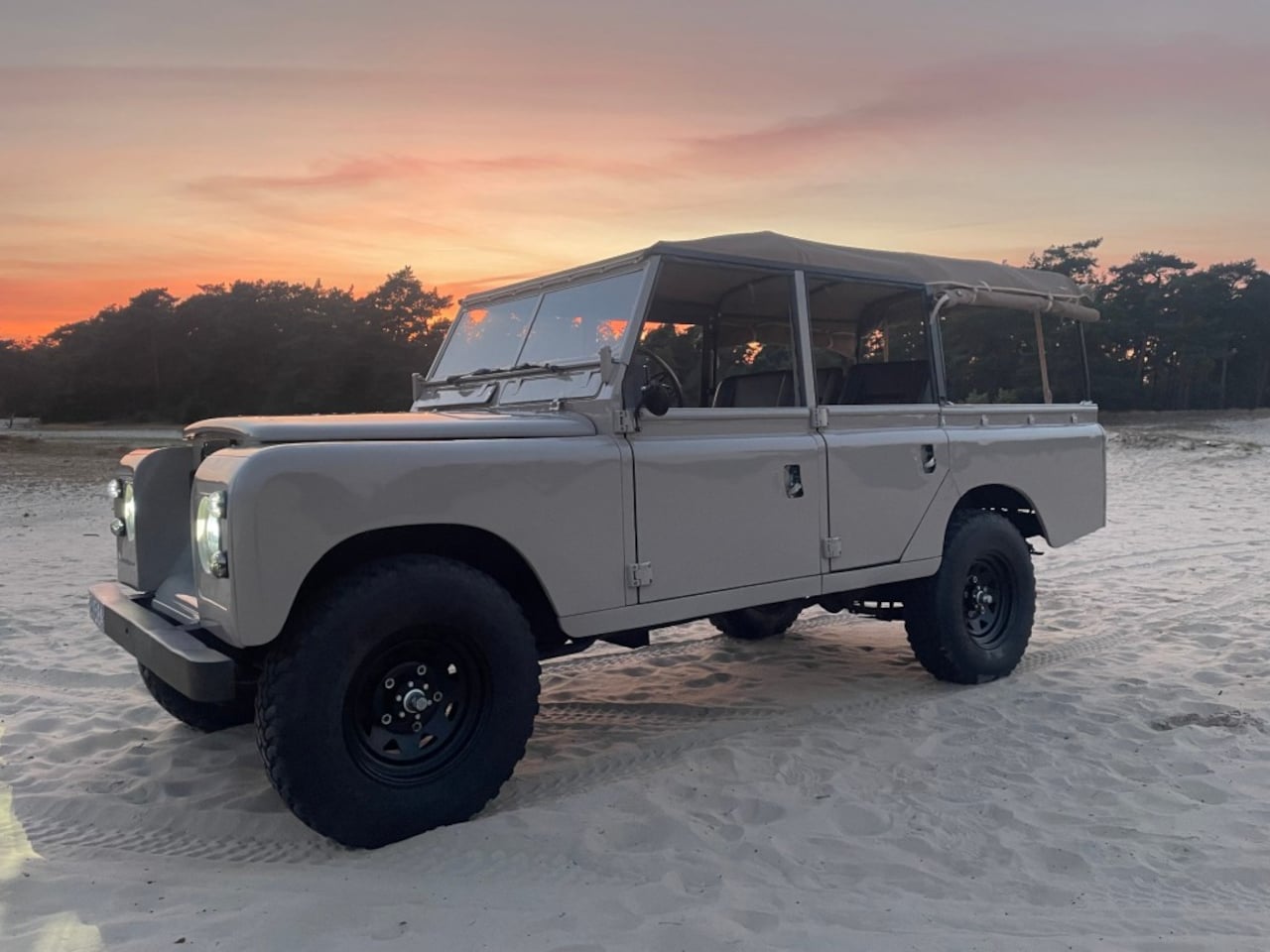 Land Rover 109 - Zeer mooie Series 3 109 softtop - AutoWereld.nl