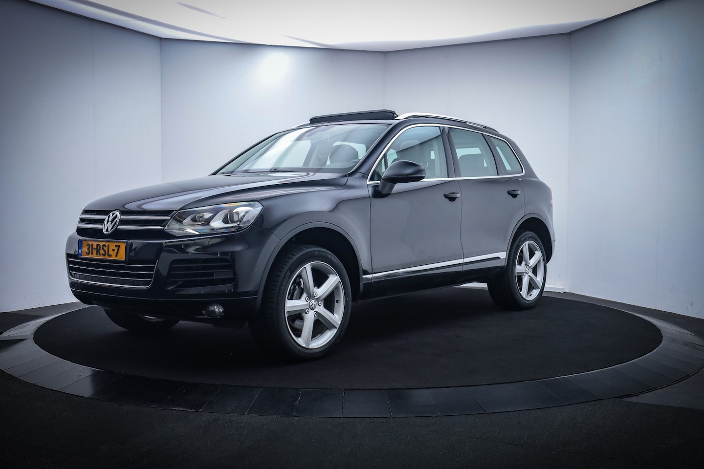 Volkswagen Touareg - 3.6FSI Highline PANO/DYNAUDIO/XENON/LEDER/STOELVERW./ELEK TREKHAAK/LMV - AutoWereld.nl