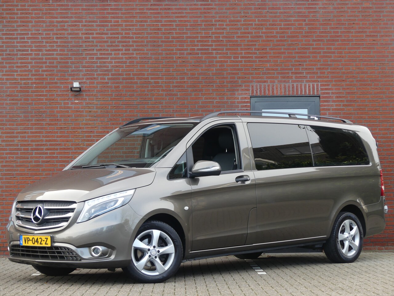 Mercedes-Benz Vito - 114 CDI Extra Lang Dubbel Cabine LED/LEER/TREKHAAK - AutoWereld.nl