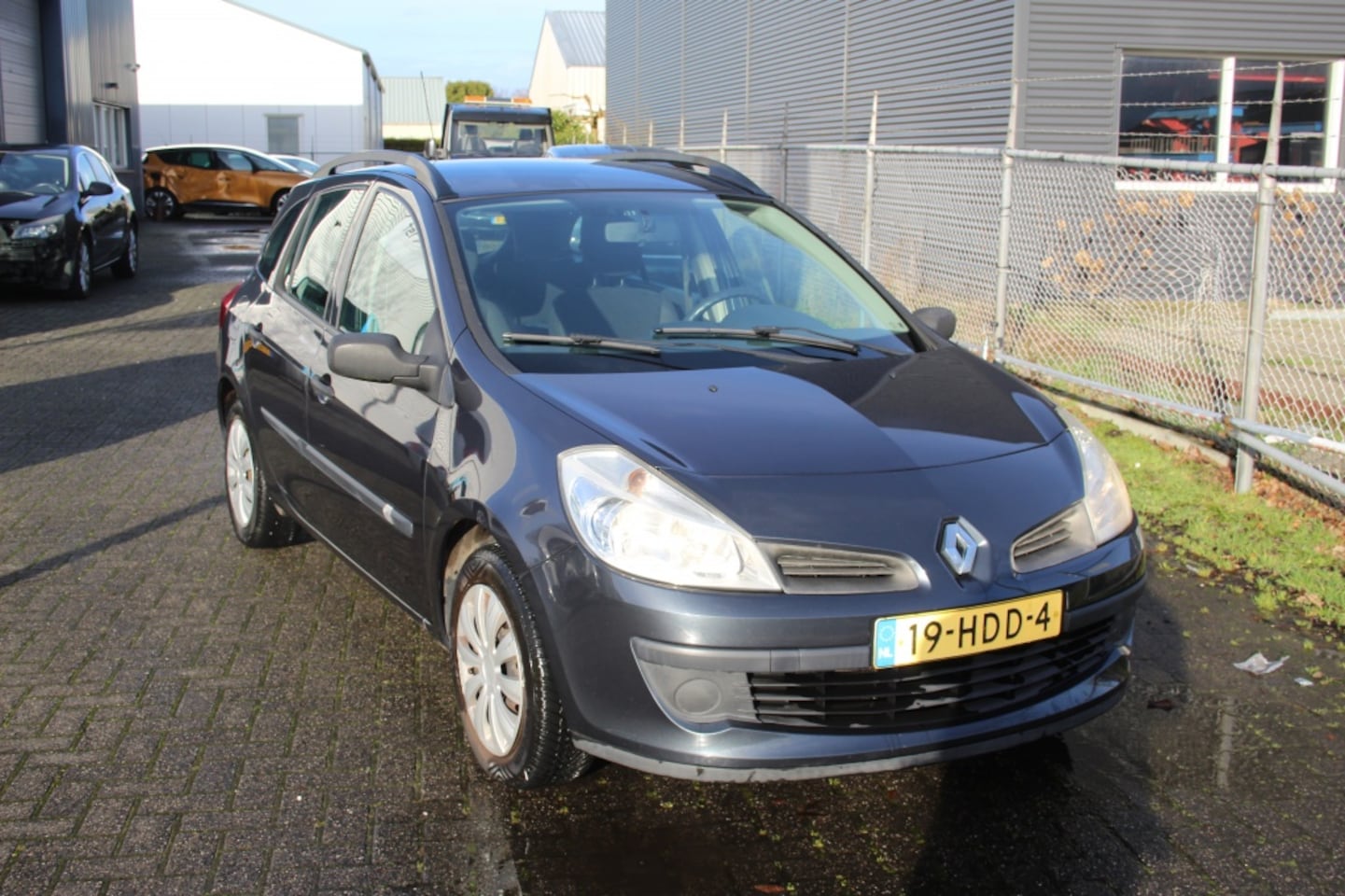 Renault Clio Estate - 1.2 TCE Expression schade aan dorpel - AutoWereld.nl