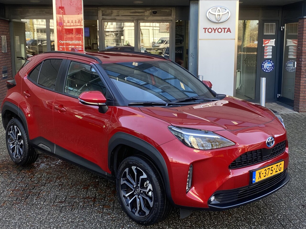 Toyota Yaris Cross - 1.5 HYBRID 115 DYNAMIC APPLE/ANDROID NAVI LED PRIVACY-GLASS 17"LMV NL-AUTO - AutoWereld.nl