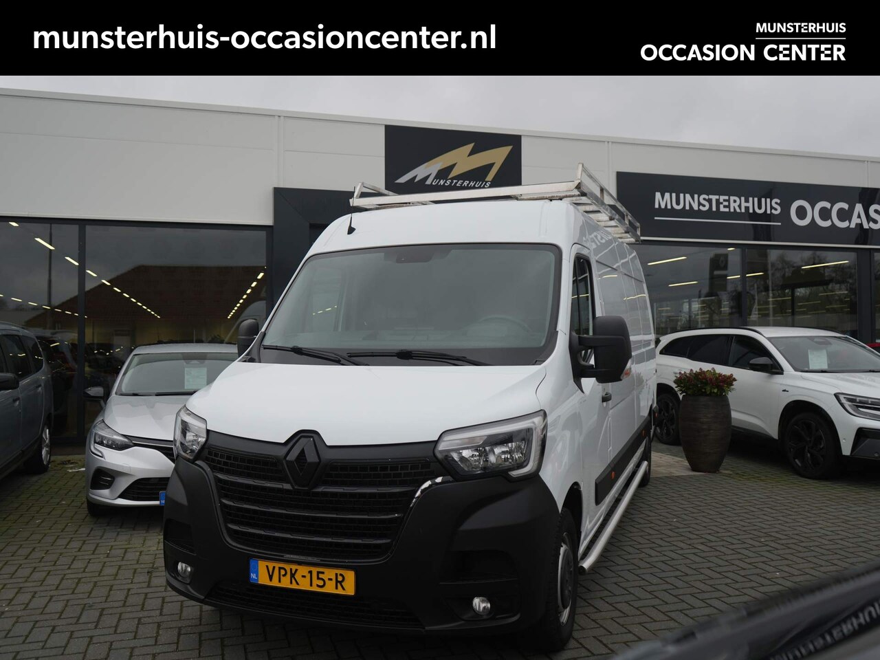 Renault Master - T35 2.3 dCi 135 L3H2 Comfort - Trekhaak - All Seasonbanden - Imperiaal - AutoWereld.nl