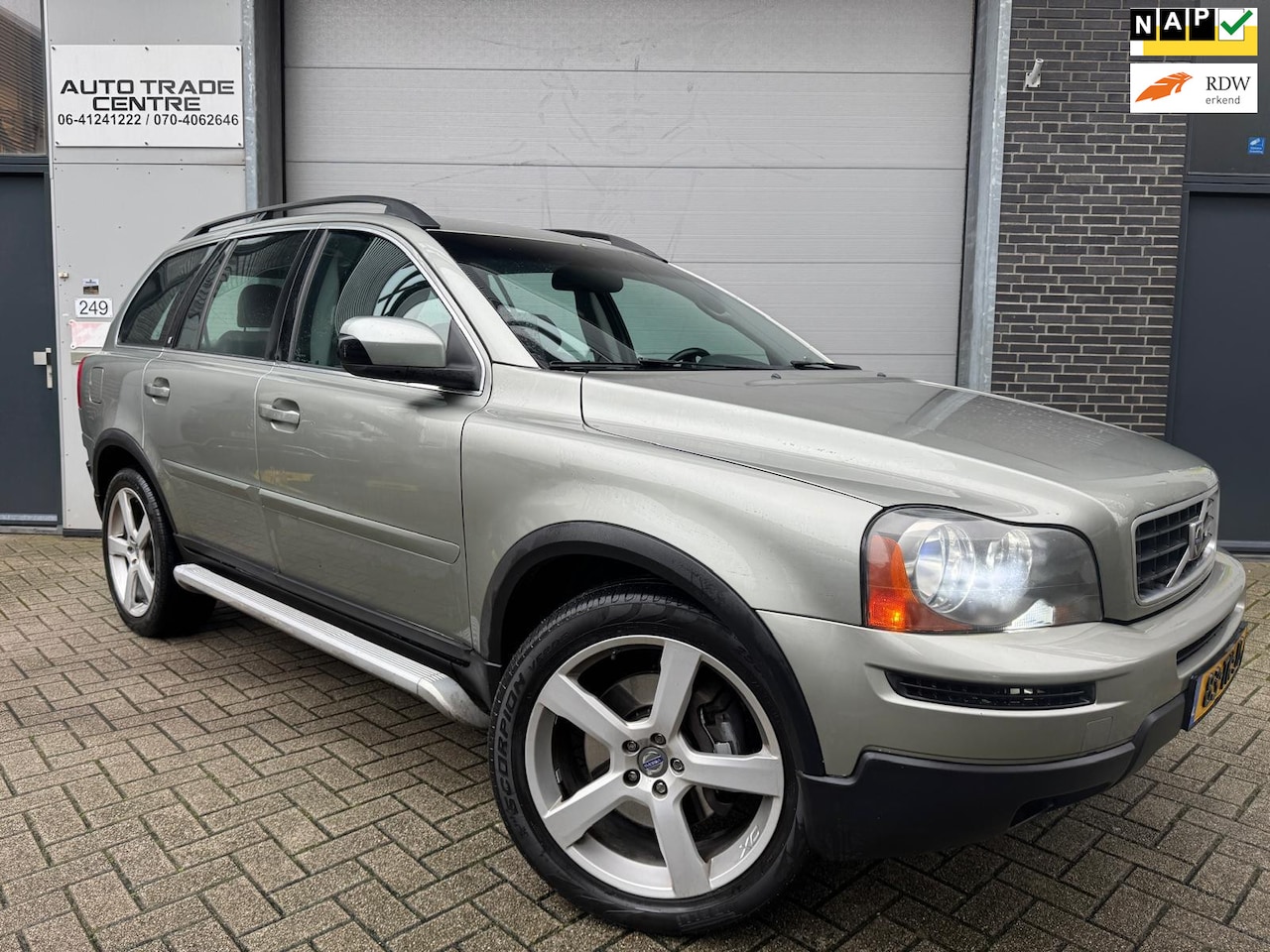 Volvo XC90 - 2.5 T Kinetic 5p. R Desing [Harman Kardon|Leder|Camera|Volledig OH] - AutoWereld.nl