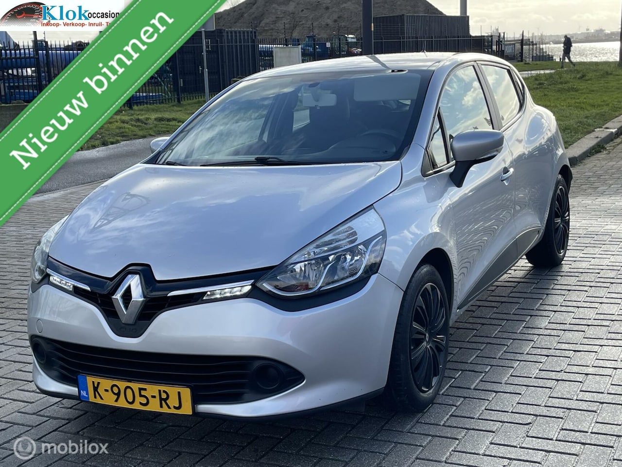 Renault Clio - 1.2 16V Airco Cruise Control Navigatie - AutoWereld.nl