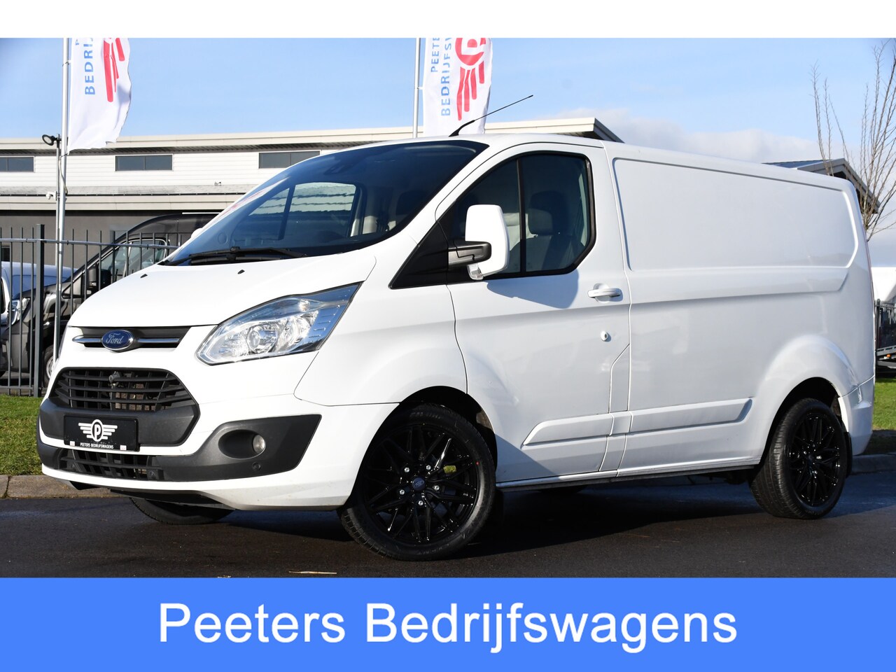 Ford Transit Custom - 270 2.2 TDCI L1H1 Black & White Edition Camera, Cruise, Sensoren, Trekhaak, Multimedia, UN - AutoWereld.nl