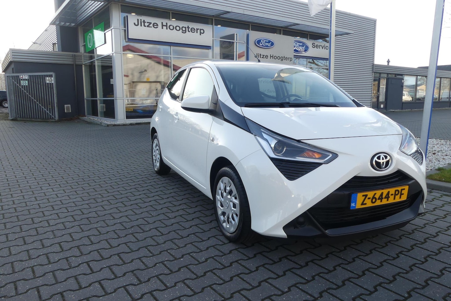 Toyota Aygo - 1.0 VVT-i x 5 DEURS.AIRCO.CAMERA.APP CARPLAY. - AutoWereld.nl