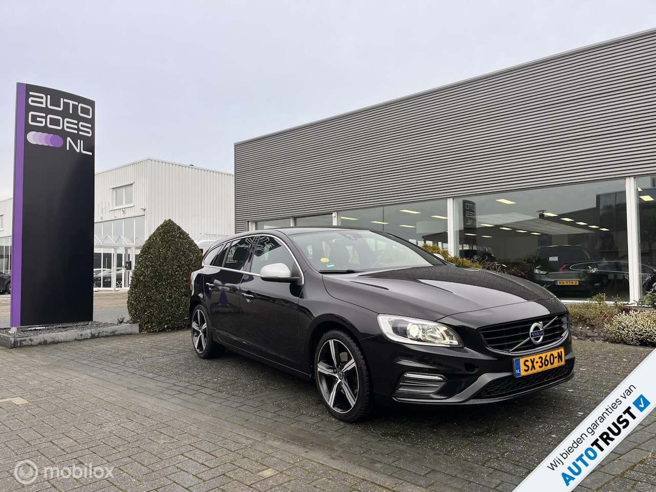 Volvo V60 - 2.0 D4 R-Design 2.0 D4 R-Design - AutoWereld.nl