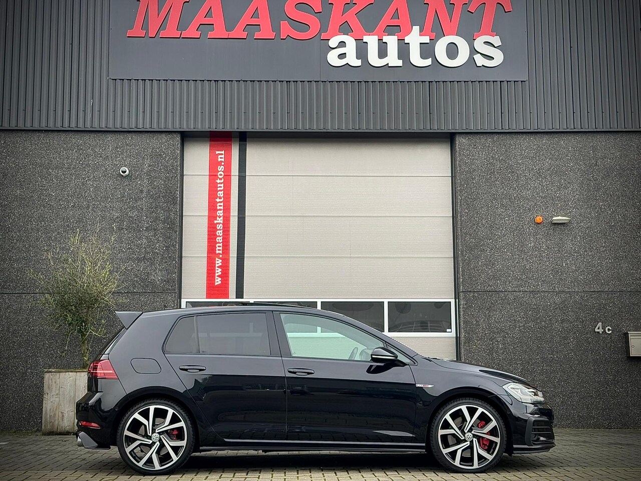 Volkswagen Golf - Vii 2.0 TSI GTI Performance / Pano / Dcc / Leder / Virtual / Sterrenhemel / 1st paint / ON - AutoWereld.nl