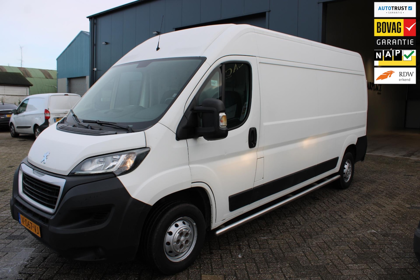 Peugeot Boxer - 333 2.0 BlueHDI L3H2 Premium 333 2.0 BlueHDI L3H2 Premium - AutoWereld.nl