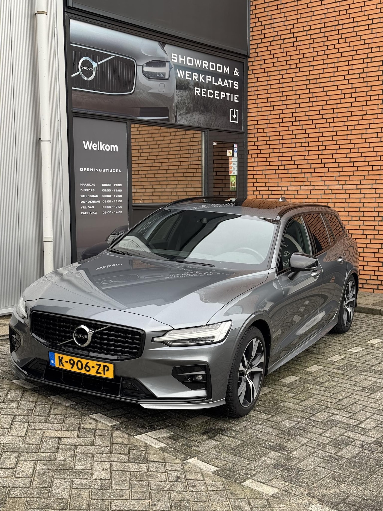 Volvo V60 - 2.0 B3 R-Design 2.0 B3 R-Design - AutoWereld.nl