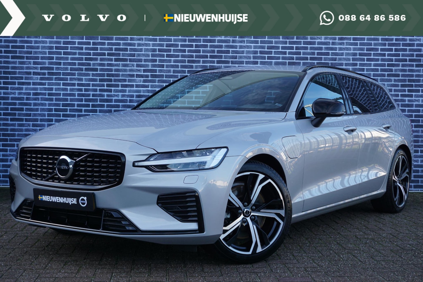 Volvo V60 - 2.0 T6 Plug-in hybrid AWD Plus Dark | 19" | Trekhaak | Harman/Kardon | Lightning | Adaptie - AutoWereld.nl