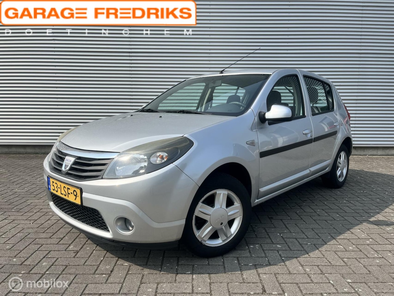 Dacia Sandero - 1.2 Blackline | Airco | Trekhaak | - AutoWereld.nl