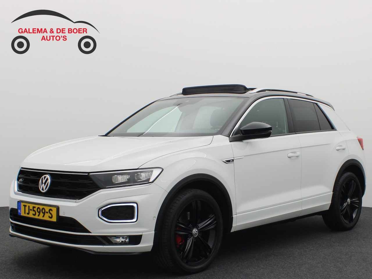 Volkswagen T-Roc - 2.0 TSI 4Motion Sport AUTOMAAT / PANORAMADAK / FULL LED / BEATS / TREKHAAK / CAMERA / VIRT - AutoWereld.nl