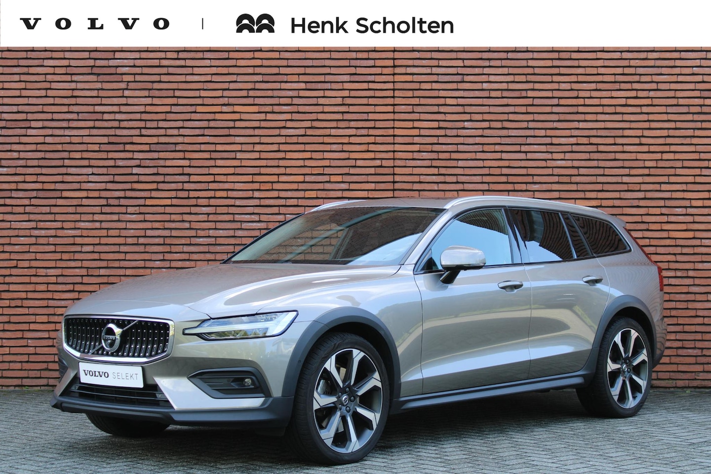 Volvo V60 Cross Country - B5 AUT8 250PK AWD Pro, 20" Lichtmetalen Velgen, Panoramadak, 360 graden camera, Lederen be - AutoWereld.nl