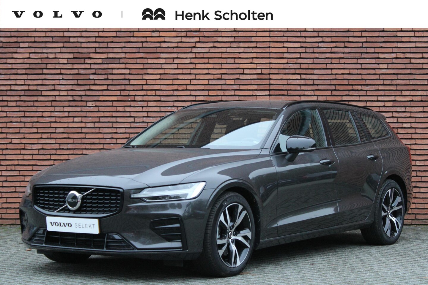 Volvo V60 - B4 197PK AUT7 Plus Dark Trekhaak Semi-Elektrisch, Adaptieve Cruise Control, Pilot Assist, - AutoWereld.nl