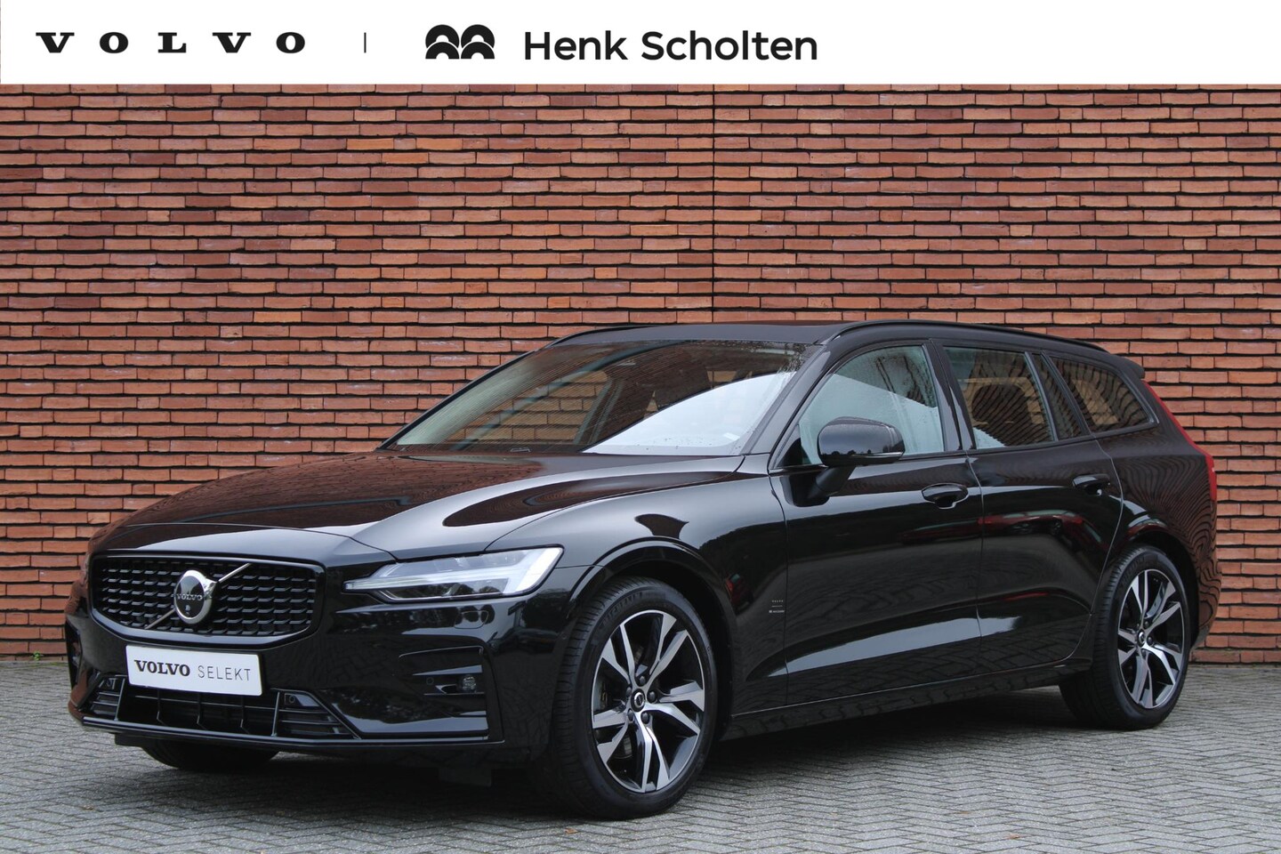 Volvo V60 - B3 AUT7 163PK Plus Dark, Verwarmbare Voor- En Achterstoelen, Verwarmbaar Stuurwiel, Audio - AutoWereld.nl