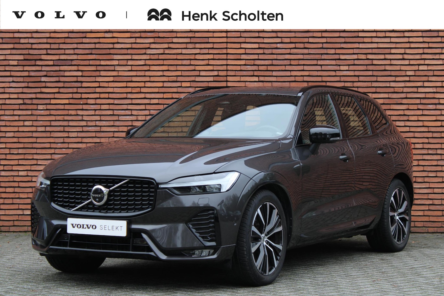 Volvo XC60 - B5 AUT8 251PK Ultimate Dark, Verwarmbare Voor- En Achterstoelen, 360 Graden Camera, Bowers - AutoWereld.nl