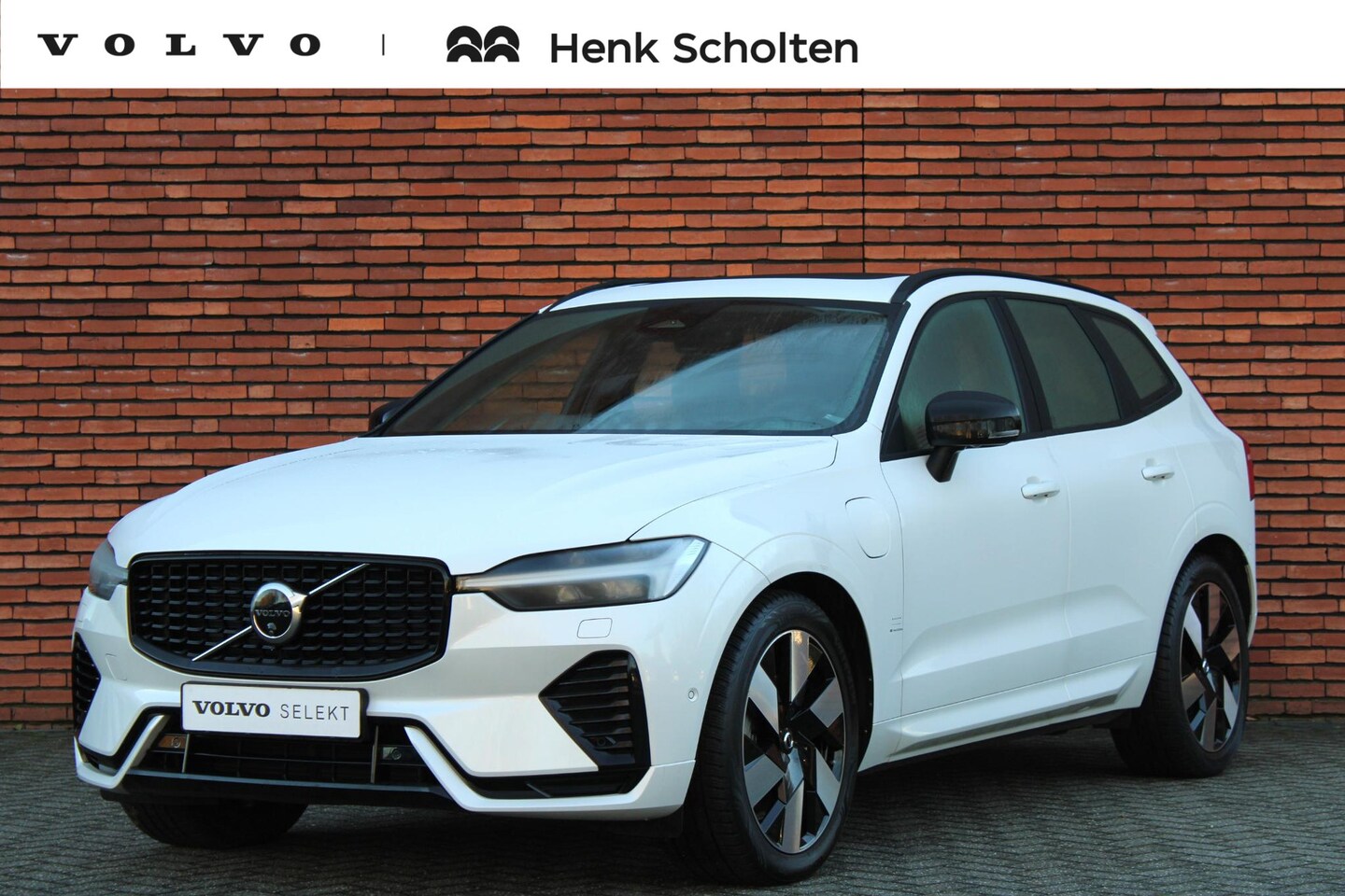 Volvo XC60 - T6 AUT8 350PK Ultimate Dark, Verwarmbare Voor- En Achterstoelen, 360 Graden Camera, Bowers - AutoWereld.nl