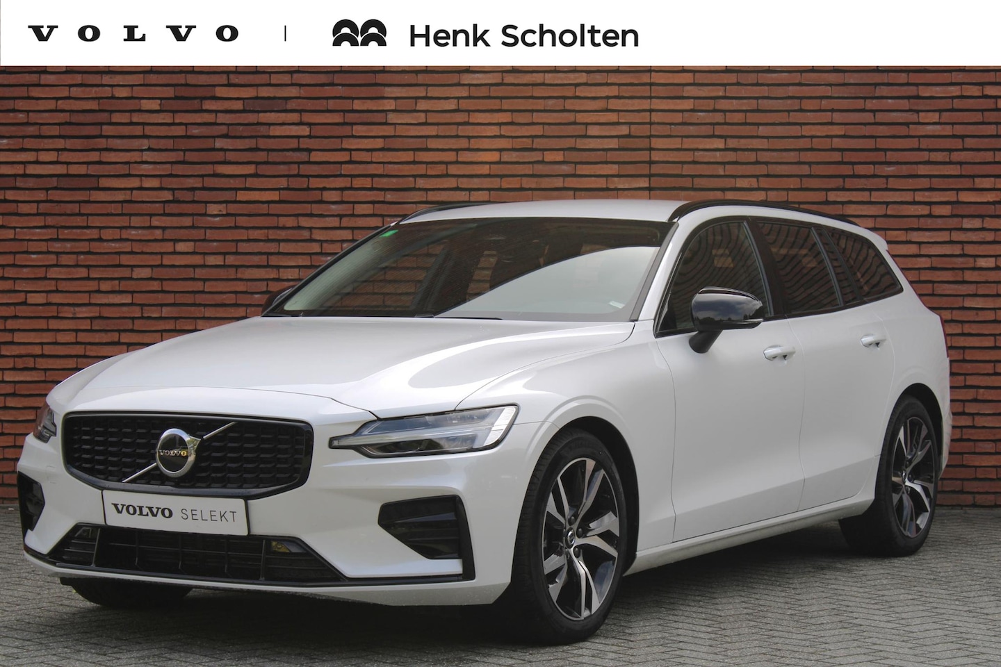 Volvo V60 - B4 197PK AUT7 Plus Dark, Parkeer camera, BLIS dodehoekdetectie, Adaptieve Cruise Control m - AutoWereld.nl