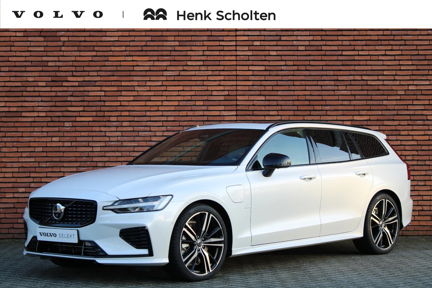 Volvo V60 - T6 Recharge AWD 350PK Plus Dark, Bowers & Wilkins Audiosysteem, 20" Lichtmetalen velgen, P - AutoWereld.nl