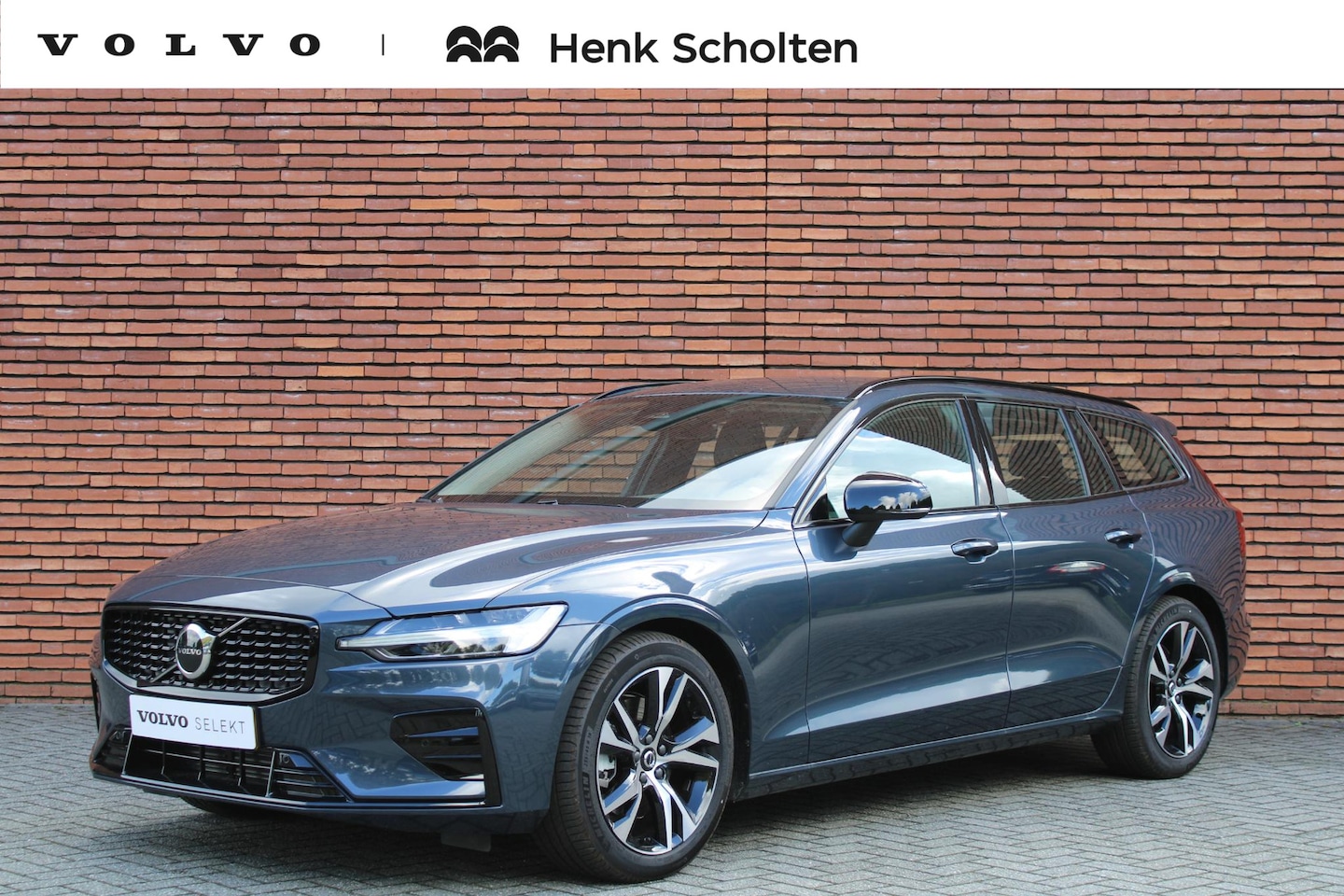 Volvo V60 - B4 AUT7 197PK Plus Dark, Adaptieve Cruise Control met stuurhulp, Parkeer camera, BLIS dode - AutoWereld.nl