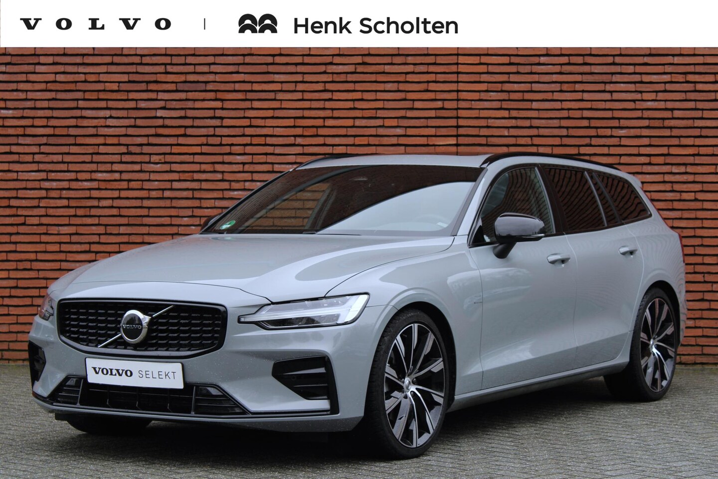 Volvo V60 - B4 AUT7 197PK Plus Dark, Panoramisch Schuif-/Kanteldak, Harman/Kardon Premium Geluidssyste - AutoWereld.nl