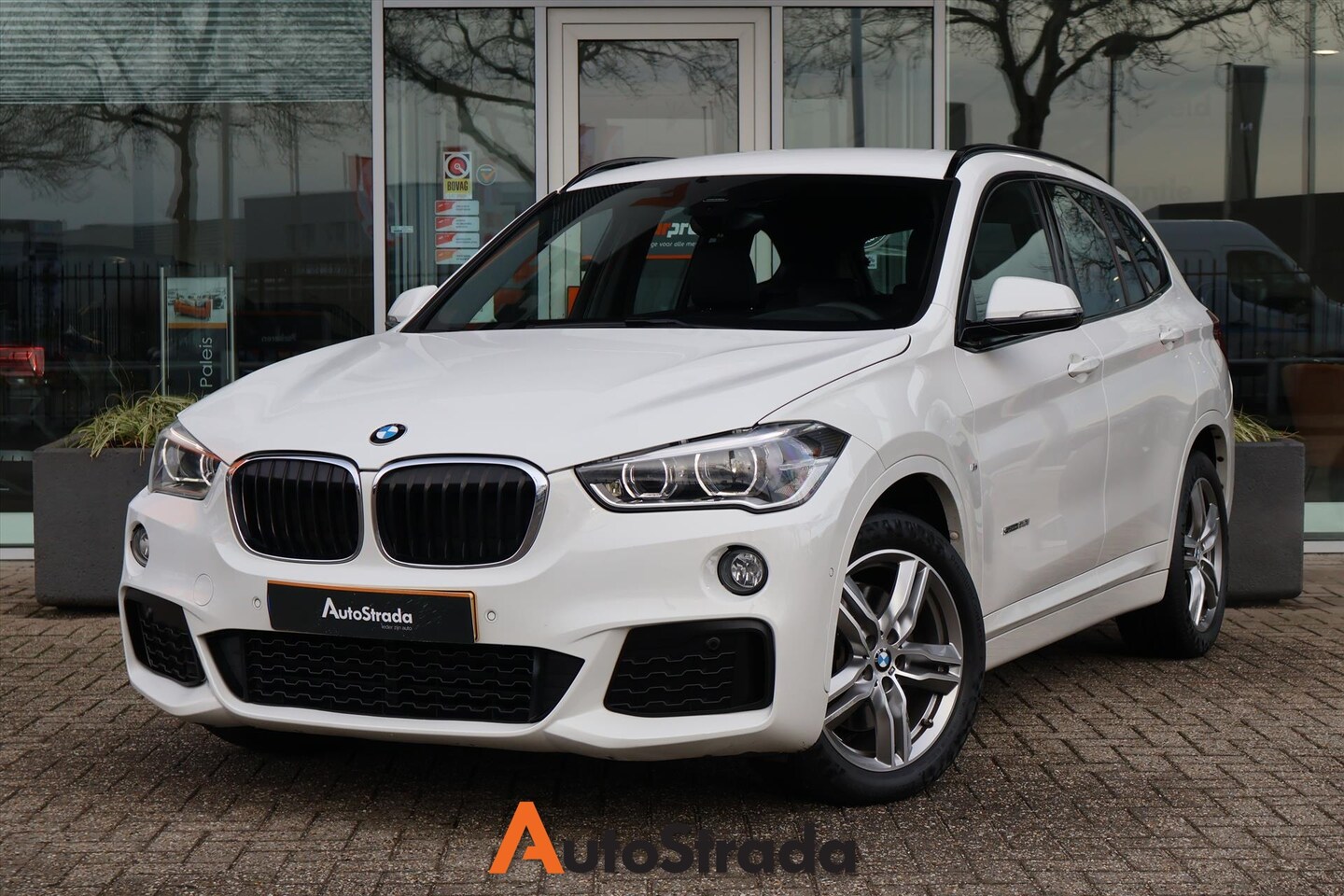 BMW X1 - 2.0 M-Sport SDRIVE 20I AUT | LED | Navi | Stoelverwarming | Camera | Climate | Cruise | Le - AutoWereld.nl