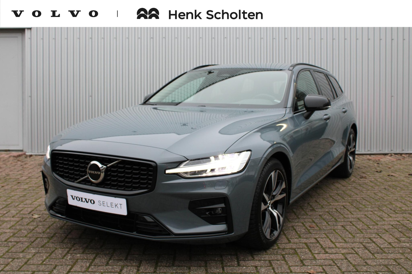 Volvo V60 - B4 AUT7 198PK Plus Dark, Getint Glas Achter, Trekhaak, Koplampen Adaptief, Dodehoekdetecti - AutoWereld.nl