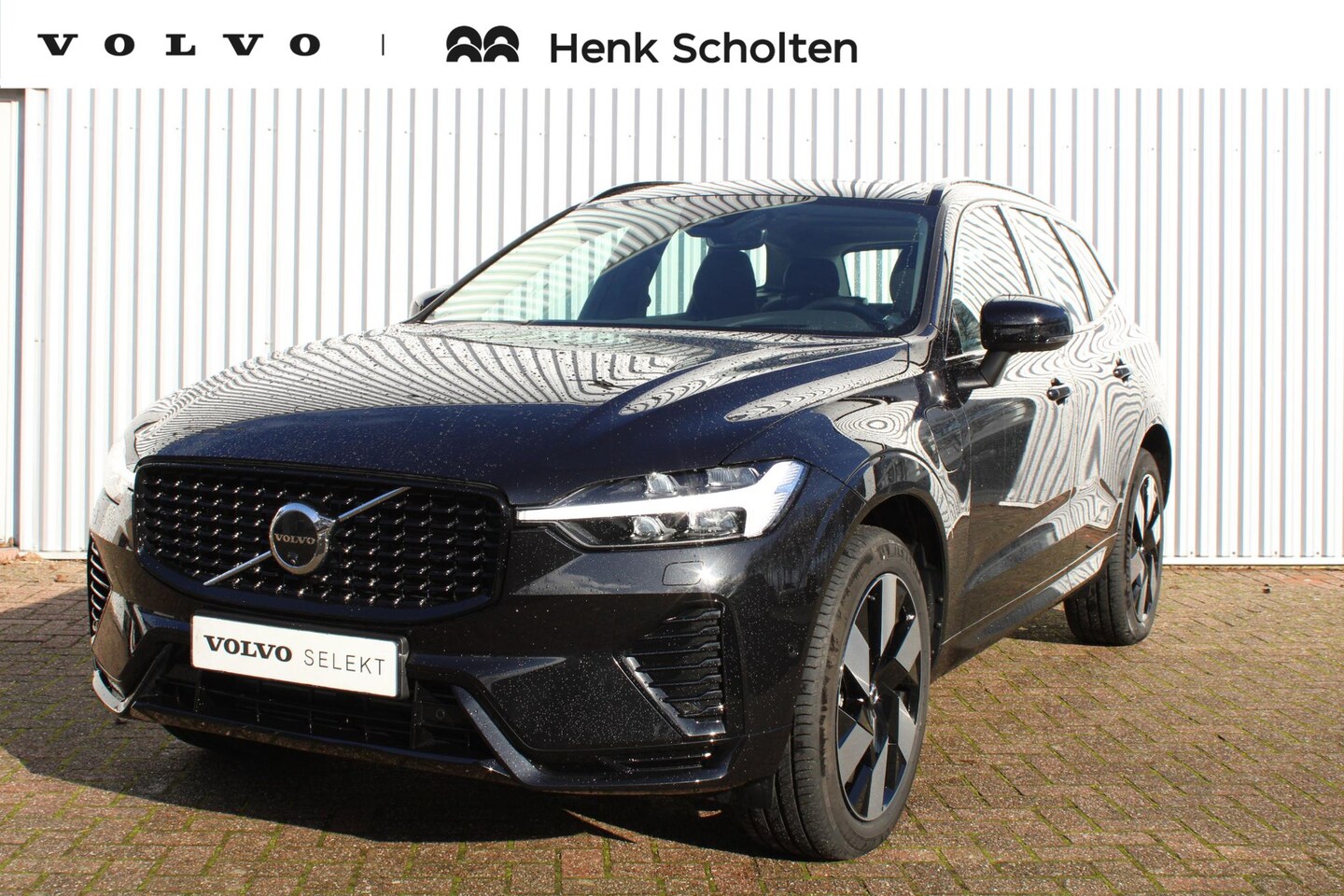 Volvo XC60 - T6 AUT8 350PK AWD Ultimate Dark, 360 Graden Camera, Verwarmbare Voor en Achter Stoelen, Ke - AutoWereld.nl