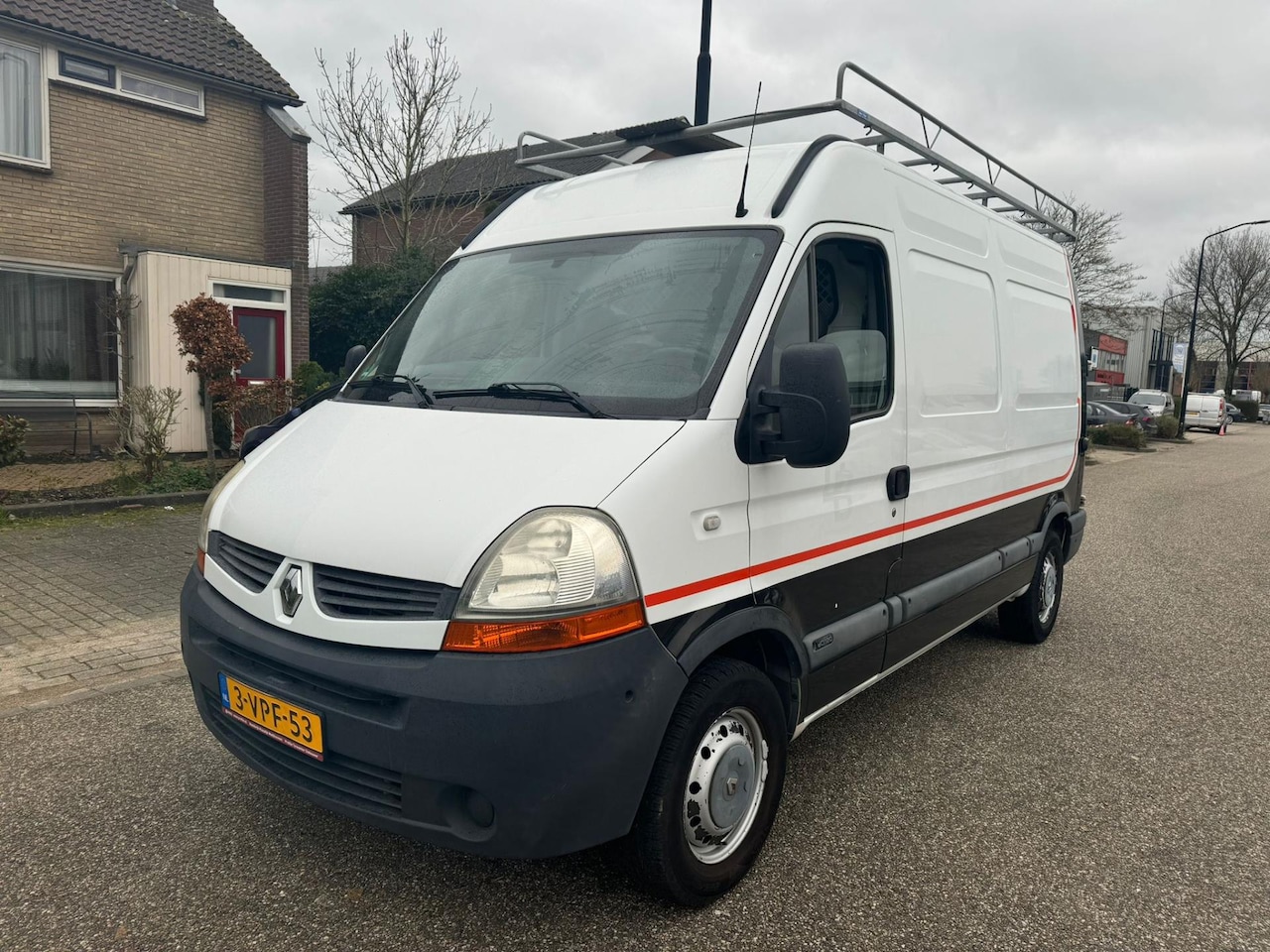 Renault Master - T35 2.5 dCi L2 H1 T35 2.5 dCi L2H1 - AutoWereld.nl