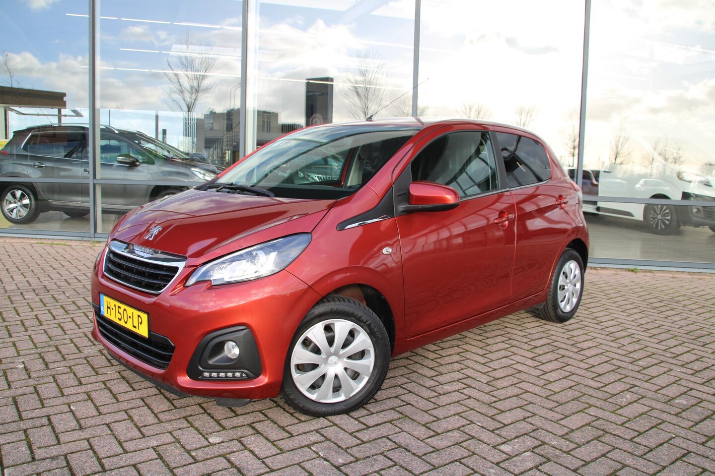 Peugeot 108 - 1.0 e-VTi Active 5-drs Pack Premium Pack Dynamic Airco - AutoWereld.nl