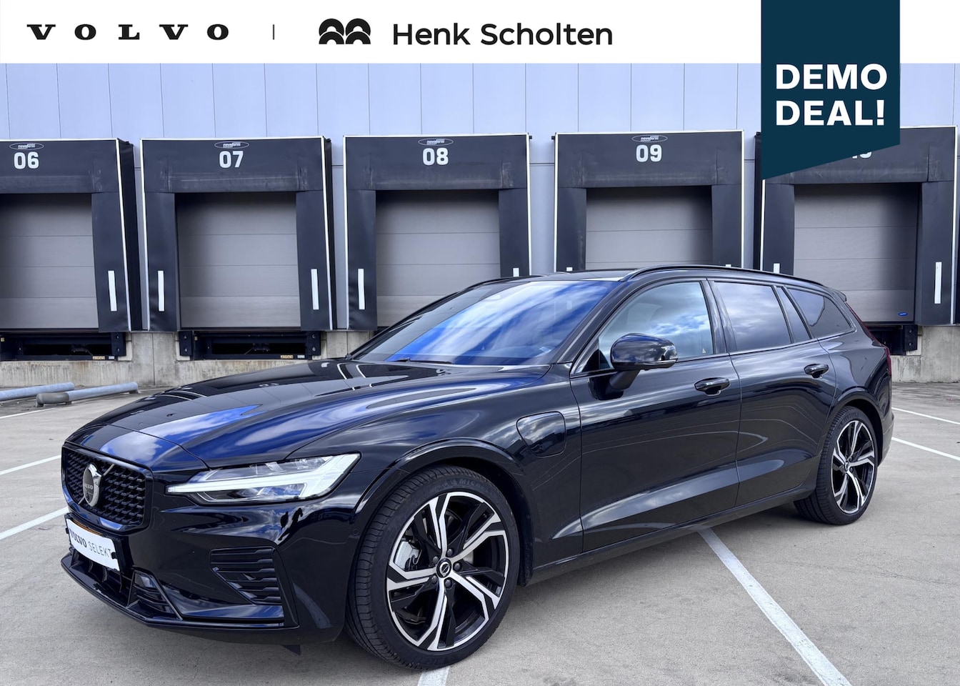 Volvo V60 - T6 Recharge AUT8 350PK AWD Plus Dark, DAB+, 19-inch velgen, Getint glas achter, Adaptieve - AutoWereld.nl