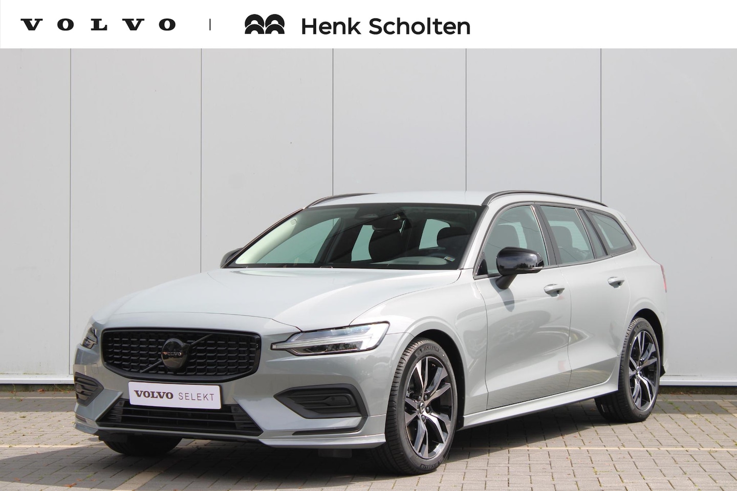 Volvo V60 - B4 197PK Essential Edition, Glossy Black Logo's, Adaptieve Cruise Control met Stuurhulp, B - AutoWereld.nl