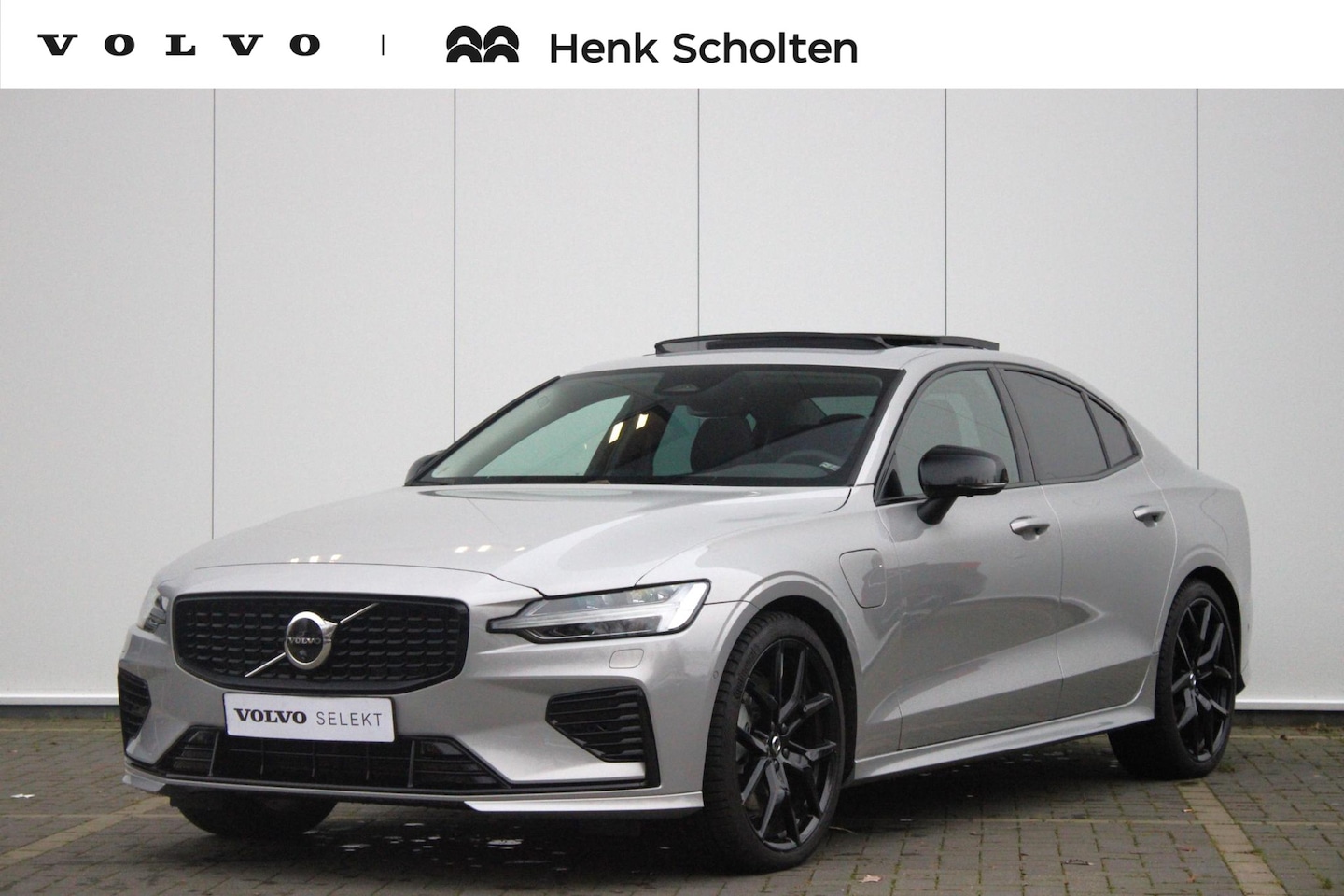 Volvo S60 - Recharge T6 AWD AUT8 350PK Plus Dark, Exterieur Styling Kit, Dubbel Geïntegreerde eindpijp - AutoWereld.nl