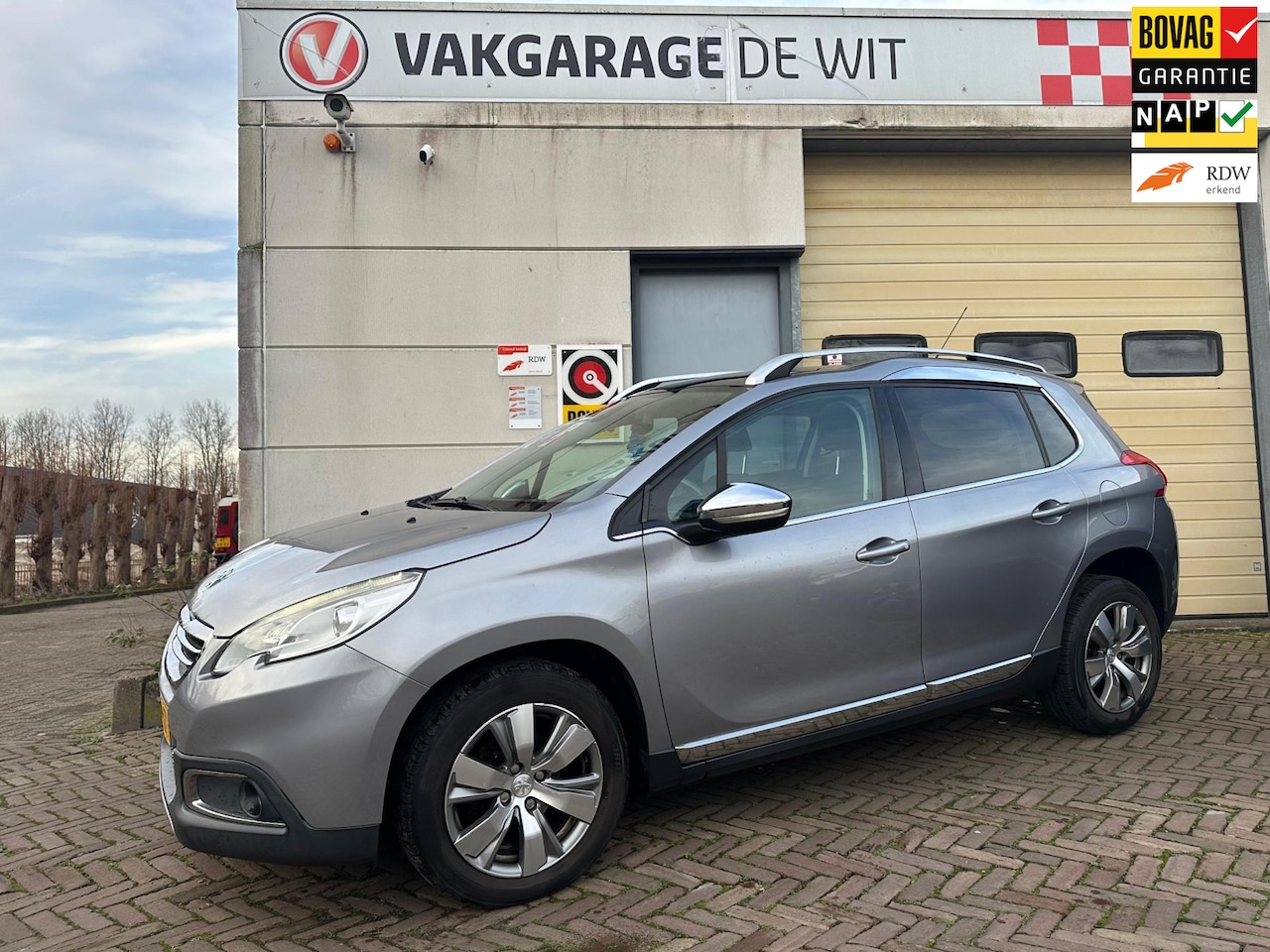 Peugeot 2008 - 1.2 VTi Allure Pack Premium Plus 1.2 VTi Allure Pack Premium Plus - AutoWereld.nl