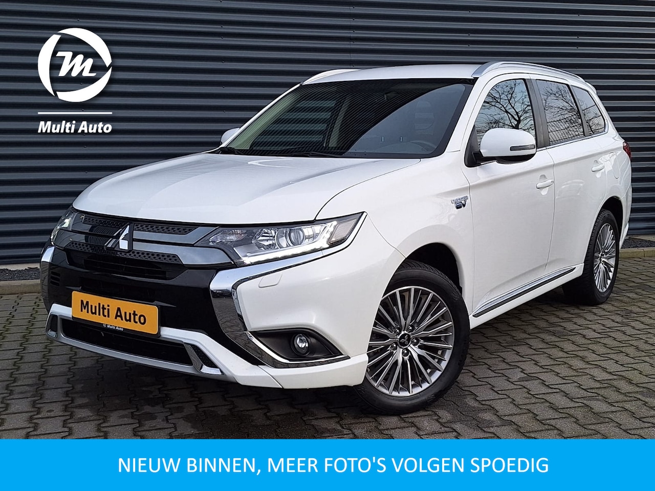 Mitsubishi Outlander - 2.4 PHEV Intense PHEV | Trekhaak Afneembaar | Carplay | Camera | Cruise Control | Climate - AutoWereld.nl