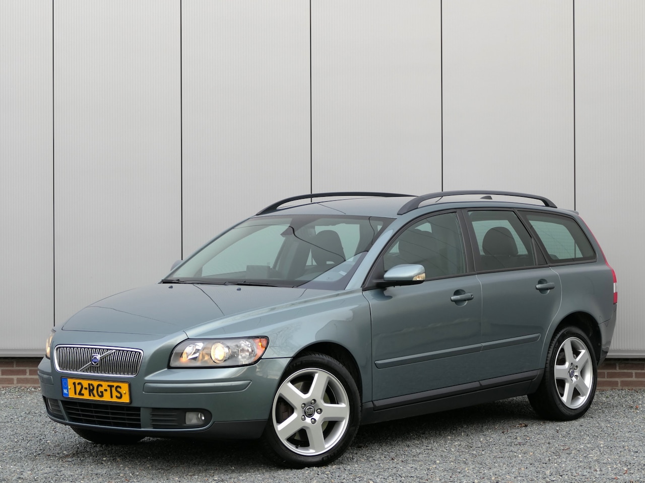 Volvo V50 - 2.5 T5 AWD Momentum Navi / Trekhaak / High Performance Audio - AutoWereld.nl