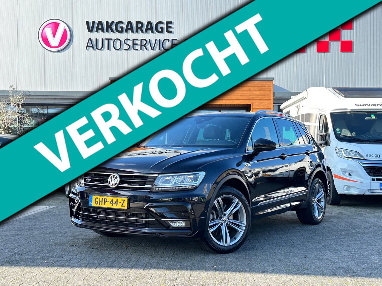 Volkswagen Tiguan - 2.0 TSI 4Motion Highline Business R|Leder|180pk|19''Lm velgen|Camera|Digital Dash|Stoelver - AutoWereld.nl