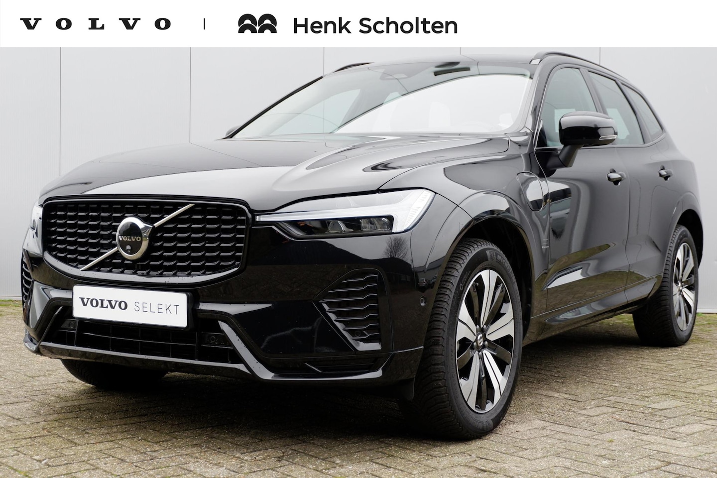 Volvo XC60 - T6 AUT8 350PK Plus Dark, 360 Graden Camera, Trekhaak, Parkeersensoren, Verwarmbare Voor- E - AutoWereld.nl