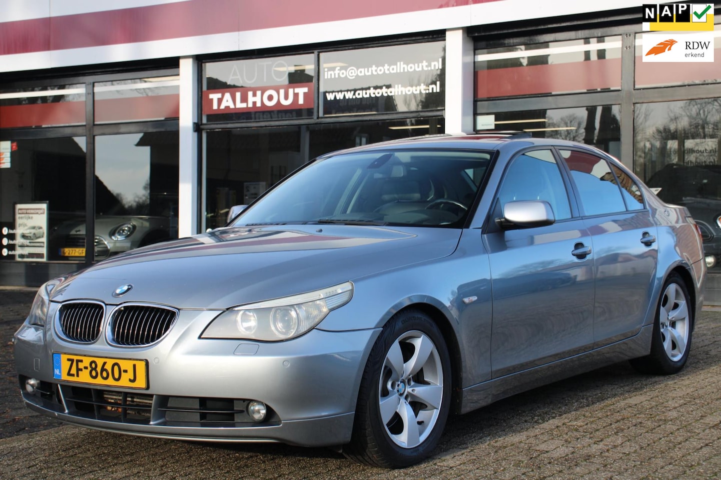 BMW 5-serie - 545i - YOUNGTIMER, ADAPTIVE CRUISE, OPEN DAK, TREKHAAK, STANDKACHEL - AutoWereld.nl