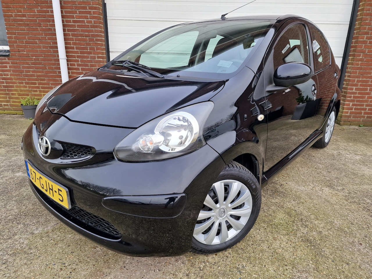 Toyota Aygo - 1.0-12V + In nette staat verkerende Toyota  Aygo 1.0 12V airco luxe. NEDERLAND GELEVERDE AUTO. DUS G - AutoWereld.nl