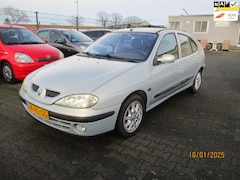 Renault Mégane - Mégane 1.4-16V Expression 5 DRS-AIRCO