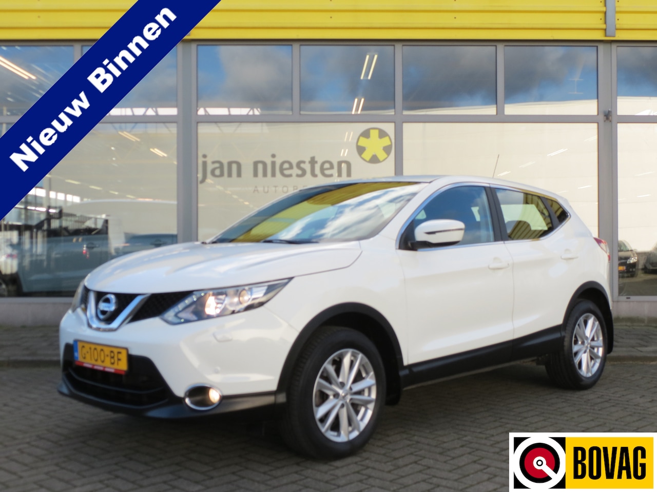 Nissan Qashqai - 1.2 Acenta -115pk- Connect Pack Navi | Safety Pack | Trekhaak | Stoelverwarming | Rijklaar - AutoWereld.nl