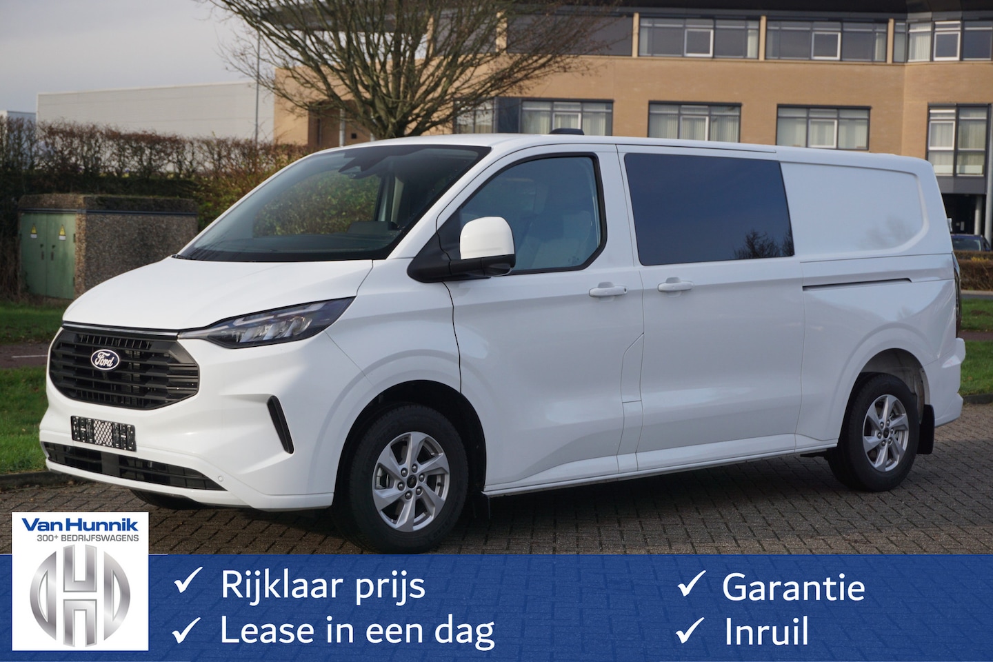 Ford Transit Custom - 300L 170PK DC Limited AUT BPM VRIJ!! Navi, ACC, 360° Cam, 16" LM!! NR. 821 - AutoWereld.nl