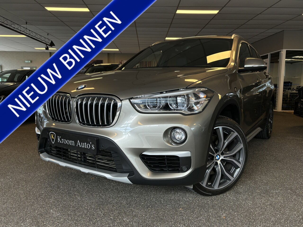 BMW X1 - xDrive20i xLine / Panoramadak / Leer met stoelverw / 19 inch / Camera / Sportinterieur / f - AutoWereld.nl