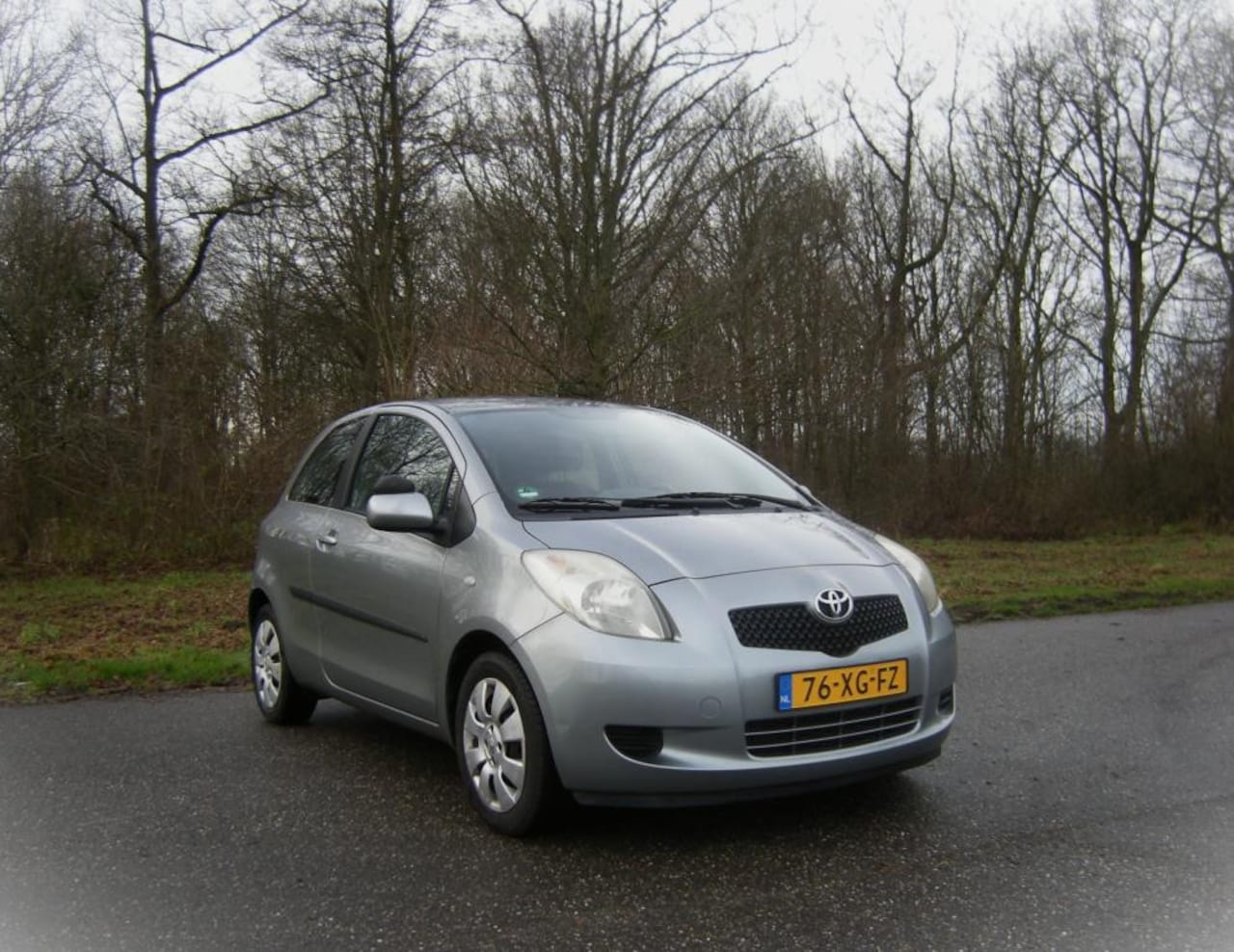 Toyota Yaris - 1.3 VVTi Sol . AUTOMAAT . airco . Trekhaak . enz - AutoWereld.nl