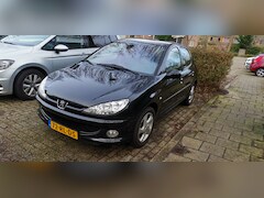 Peugeot 206 - 1.6-16V Griffe 4 zgan nieuwe banden. koppeling recent vernieuwd