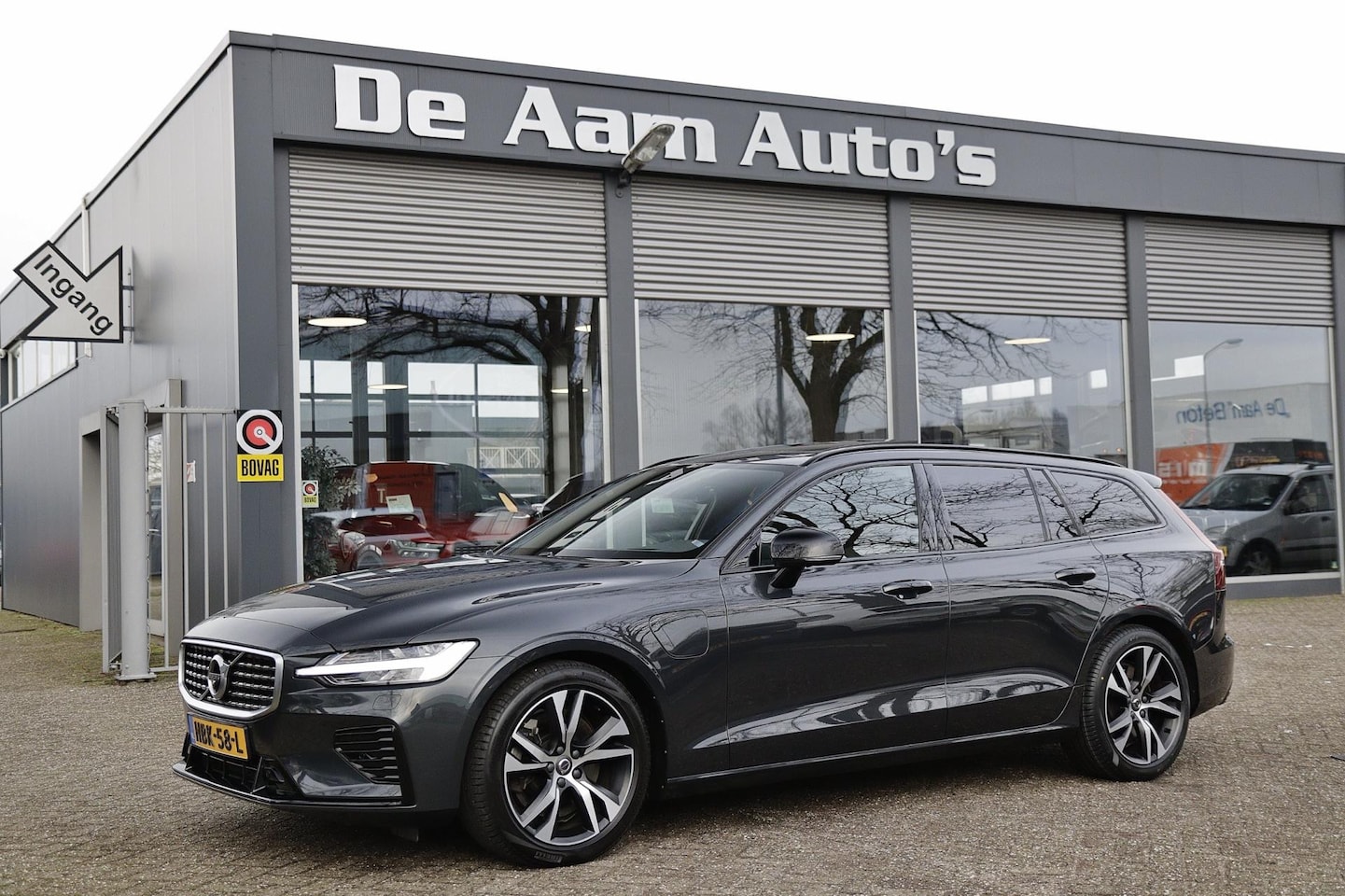 Volvo V60 - 2.0 T8 Twin Engine AWD R-Design Panorama Harman Kardon Camera Trekhaak - AutoWereld.nl